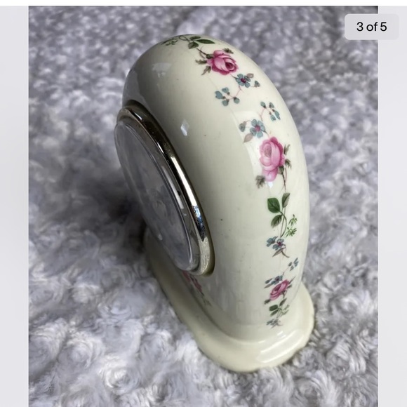 Vintage Porcelain Floral Painted Clock. Movement made by Ingraham - Picture 3 of 5